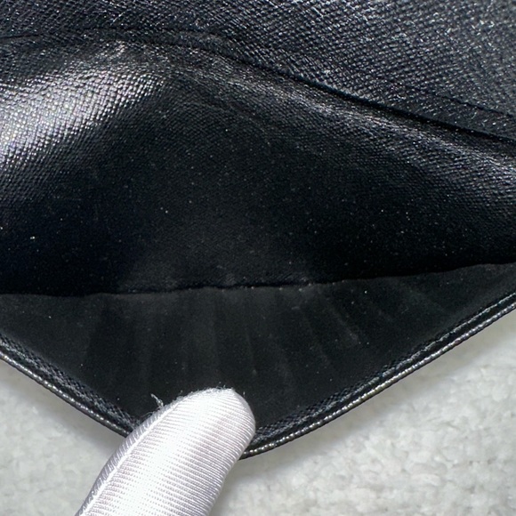 Authentic Louis Vuitton long Epi bifold wallet - Picture 13 of 16